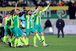 (ΒΙΝΤΕΟ kerkida) Ξέσπασμα με "όλε-όλε" στην ΑΡΕΝΑ 