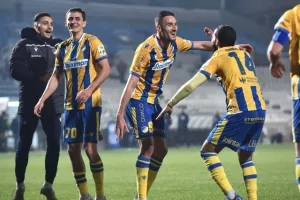 (Φώτος & Βίντεο) Ξέσπασμα κόσμου και παικτών - Πάρτι στο πέταλο από τους "Πορτοκαλί"