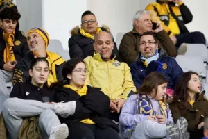 (Φωτορεπορτάζ) Ο κόσμος στο ΑΕΛ - Νέα Σαλαμίνα
