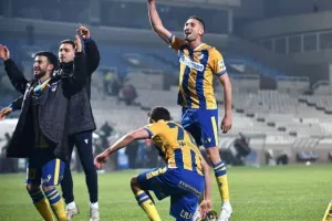 (Φώτος & Βίντεο) Ξέσπασμα κόσμου και παικτών - Πάρτι στο πέταλο από τους "Πορτοκαλί"