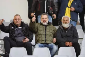 (Φωτορεπορτάζ) Ο κόσμος στο ΑΕΛ - Νέα Σαλαμίνα