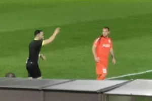 2/2... VAR!