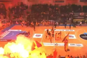 ΦΩΤΟΣ/Αήττητη πρωταθλήτρια η ΑΕΛ!!
