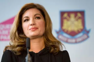 (ΔΗΛΩΣΕΙΣ) Η Karren Brady λίγο πριν το ματς της West Ham με την ΑΕΚ