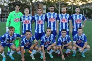 Οι παίκτες της Σίδνεϊ Ολίμπικ αγωνίστηκαν με μαύρα περιβραχιόνια για τα θύματα των Τεμπών