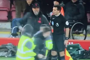 Ο Κλοπ δεν πανηγύρισε το 7-0 γιατί φώναζε σε εισβολέα (βίντεο)