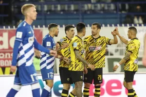 Έπιασε κορυφή και… ζεσταίνεται ενόψει playoffs η ΑΕΚ