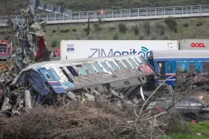 Τέμπη: "Διόρθωσαν" με μπλάνκο την ώρα αναχώρησης των δύο σταθμαρχών