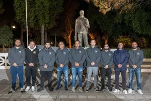 (Φώτος) Μαζεύτηκαν τα μεσάνυχτα για τον Ευαγόρα