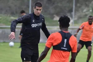 Kαρμιώτισσα... με το μυαλό στον Ολυμπιακό (φώτος)