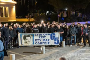 (Φώτος) Μαζεύτηκαν τα μεσάνυχτα για τον Ευαγόρα