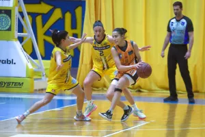 ΑΕΛ - Αναγέννηση: "Βάφτηκε" γαλαζοκίτρινος ο 1ος τελικός (βίντεο/φώτος)