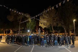(Φώτος) Μαζεύτηκαν τα μεσάνυχτα για τον Ευαγόρα