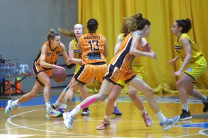ΑΕΛ - Αναγέννηση: "Βάφτηκε" γαλαζοκίτρινος ο 1ος τελικός (βίντεο/φώτος)