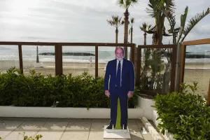 Τρέλα στη Νάπολη: Βάζουν ομοιώματα παικτών στην παραλία ενόψει του… σκουντέτο!