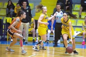 ΑΕΛ - Αναγέννηση: "Βάφτηκε" γαλαζοκίτρινος ο 1ος τελικός (βίντεο/φώτος)