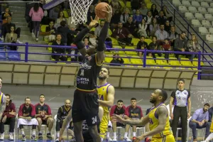 ΑΠΟΕΛ - Κεραυνός: Ματσάρα και... Στροβολιώτικη πρόκριση!  (φώτος)