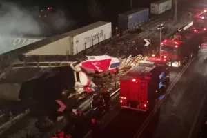 Τραγωδία στην Ελλάδα /Σύγκρουση τρένων στα Τέμπη: Στους 32 οι νεκροί, 53 τραυματίες και εγκλωβισμένοι 