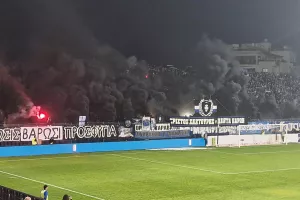 ΜΑΧΗΤΕΣ με μαύρα καπνογόνα/ "Ράγες που ποτίστηκαν με αίμα""