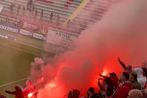 Pyro - Show από τους Σαλαμιναίους κατά την είσοδο (βίντεο)