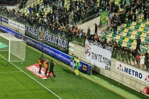 (ΒΙΝΤΕΟ Kerkida) Η συγκινητική κίνηση από Μάμα, Ναούμ και Ανδρέου για την τραγωδία στα Τέμπη