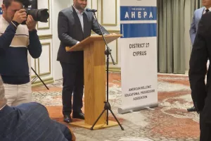Η Αχέπα δωρίζει στην Πάφο θερμοκοιτίδα μεταφοράς νεογνών
