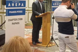 Η Αχέπα δωρίζει στην Πάφο θερμοκοιτίδα μεταφοράς νεογνών