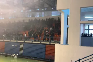 ΝΕΟΤΕΡΟ: Αστυνομία στην εξέδρα/Πεδίο μάχης!