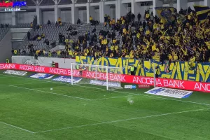 (ΦΩΤΟΣ) Κροτίδα, διαπληκτισμοί και κόκκινες! 