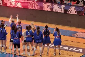 (Βίντεο Kerkida) Εντυπωσιακό σκηνικό με ΘΥΡΑ 1 και πετοσφαιρίστριες