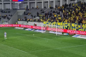 (ΦΩΤΟΣ) Κροτίδα, διαπληκτισμοί και κόκκινες! 