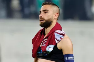 Έδωσε την κιτρινοπράσινη, πήρε βυσσινί… (ΦΩΤΟ)