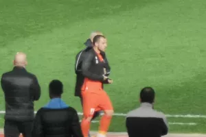 Δύο κίτρινες σε δύο λεπτά! Κόκκινη και έξω φρενών ο Καλτσάς