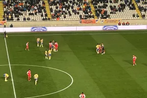 Απευθείας κόκκινη στο 22΄ για Μάντζεκ!