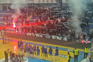 (Βίντεο Kerkida) Εντυπωσιακό σκηνικό με ΘΥΡΑ 1 και πετοσφαιρίστριες