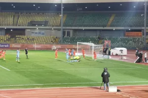 Δύο στα δύο χαμένα πέναλτι/Ξανά με Καρμιώτισσα