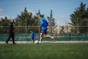 (Φώτος) Δεν σταματά η δουλειά στο Κολόσσι 