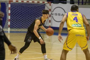 ΑΠΟΕΛ - Κεραυνός: Ματσάρα και... Στροβολιώτικη πρόκριση!  (φώτος)