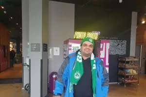 Ο Ομονοιάτης... Αιμίλιος στο πλευρό της ΑΕΚ!