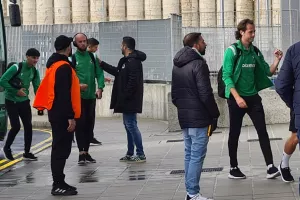 Έφτασε στο γήπεδο η Ομόνοια (φώτος)