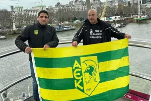 Η σημαία της ΑΕΚ στο London Eye
