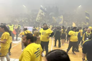 Πάρτι με τους ΑΕΛίστες οι πρωταθλήτριες! (βίντεο/φώτος)