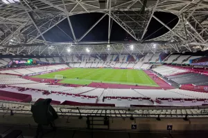 Εντυπωσιακό τελετουργικό στο London Stadium!