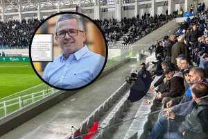 Πρόεδρος παραπληγικών/ "Γήπεδο με προδιαγραφές προηγούμενου αιώνα-Μαζί σου ομπρέλα (μεγάλη)"