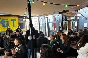 ΒΙΝΤΕΟ/ΦΩΤΟΣ kerkida: Pre - game οι ΑΕΚτζήδες στη "The People's Park Tavern"