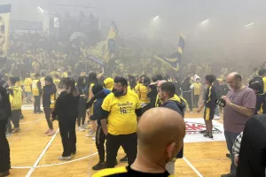 Πάρτι με τους ΑΕΛίστες οι πρωταθλήτριες! (βίντεο/φώτος)