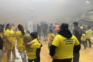 Πάρτι με τους ΑΕΛίστες οι πρωταθλήτριες! (βίντεο/φώτος)