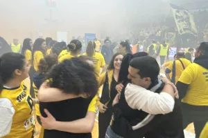 Πάρτι με τους ΑΕΛίστες οι πρωταθλήτριες! (βίντεο/φώτος)
