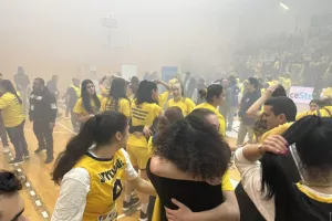 Πάρτι με τους ΑΕΛίστες οι πρωταθλήτριες! (βίντεο/φώτος)