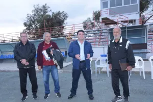 (ΦΩΤΟΣ) Φιλικός αγώνας παλαιμάχων